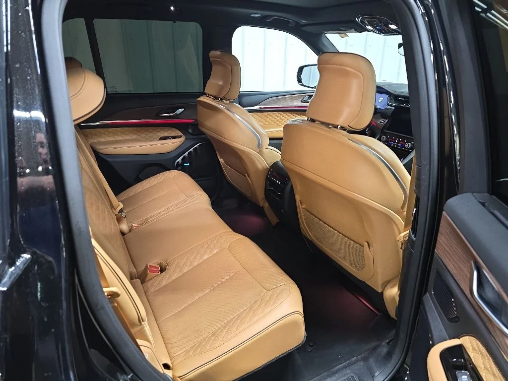 Used 2023 Black Jeep Summit image 18