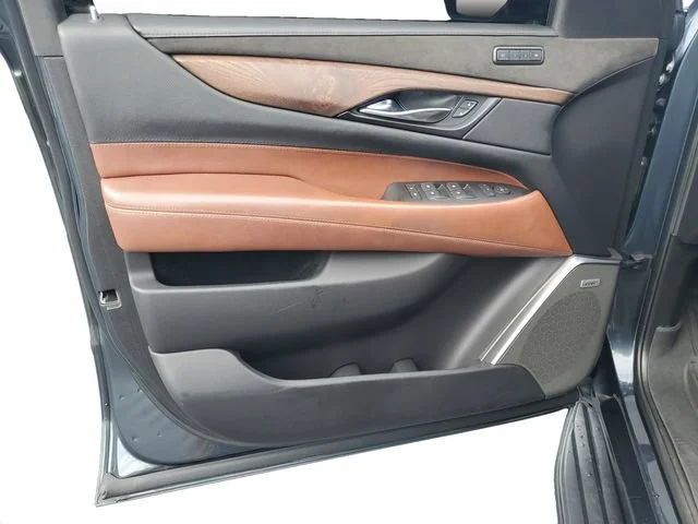 Used 2019 SHADOW METALLIC Cadillac Luxury image 9