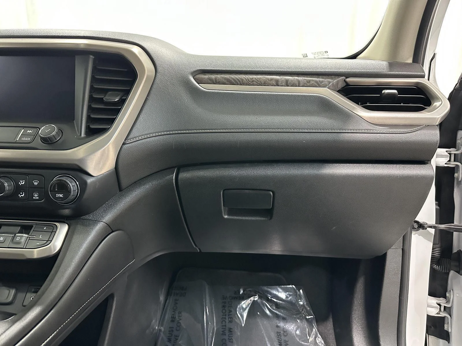 Used 2021 WHITE FROST TRICOAT GMC Denali image 29