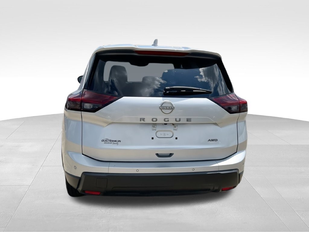 Used 2025 Silver Nissan SV image 7