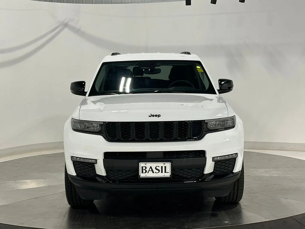 Used 2023 White Jeep Limited image 9