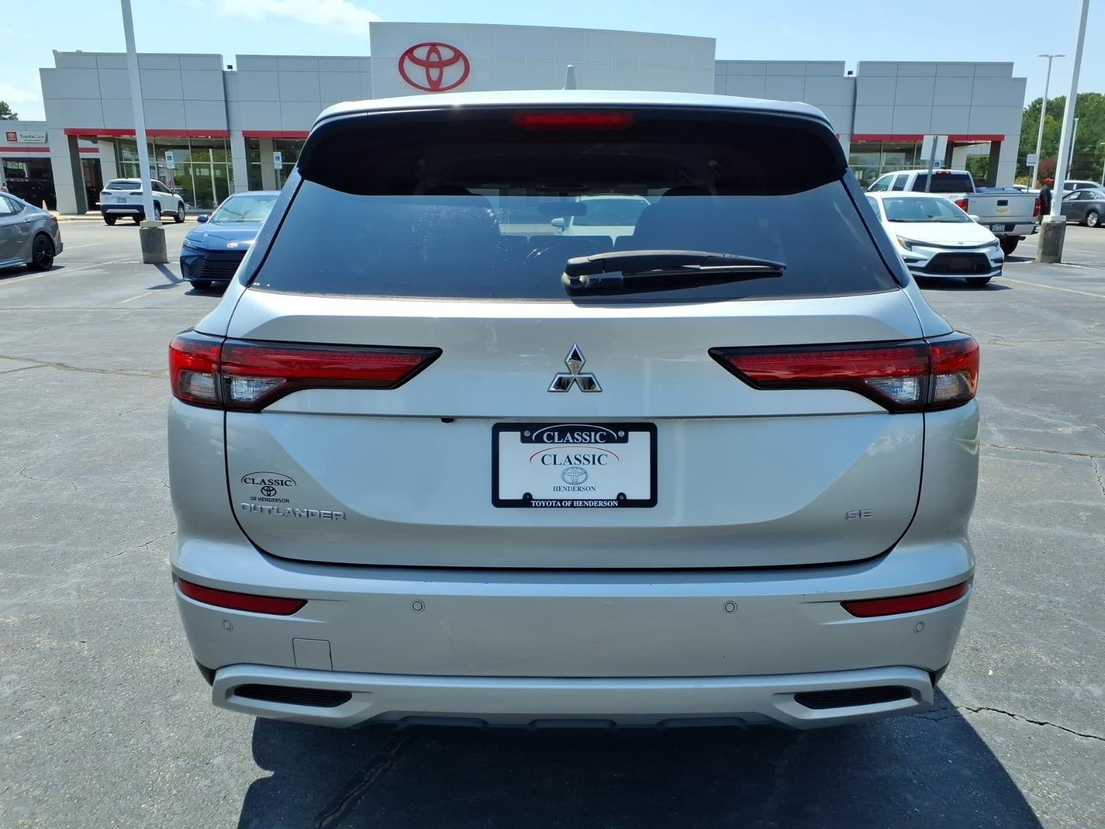 Used 2023 Alloy Silver Metallic Mitsubishi SE image 10