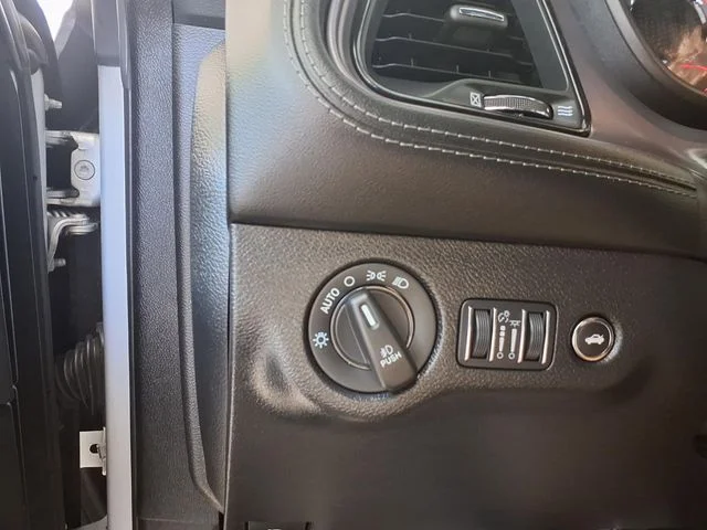 Used 2023 Triple Nickel Clearcoat Dodge SXT image 15