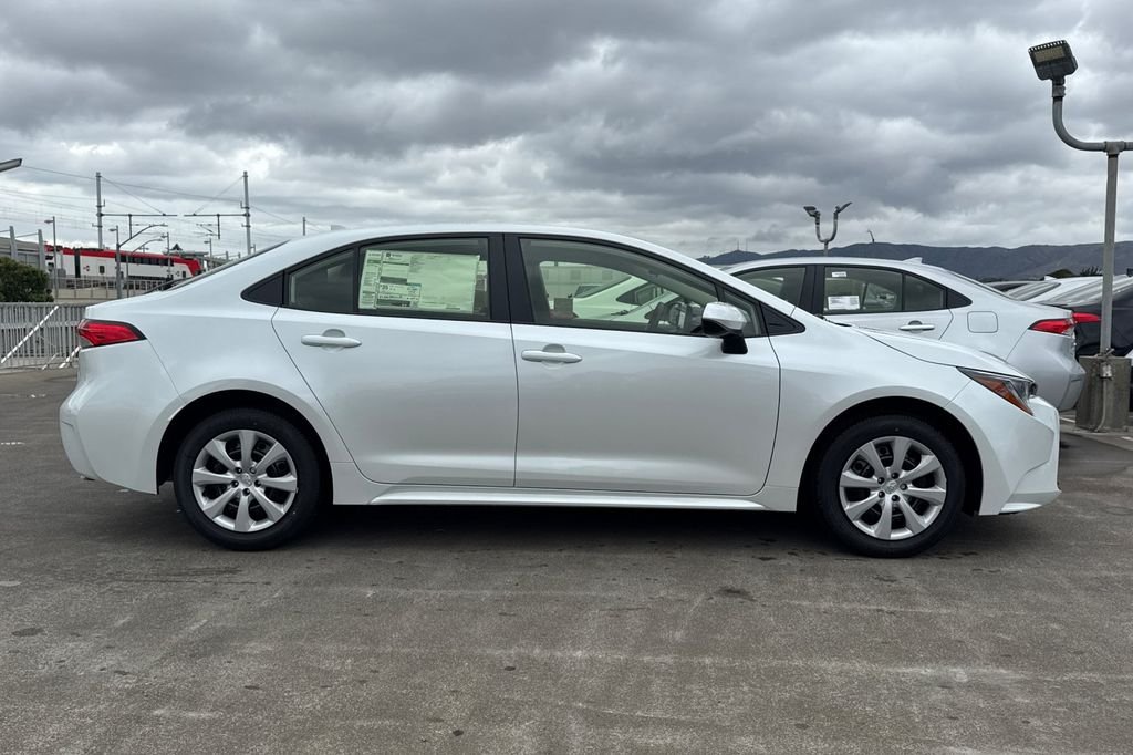New 2026 Wind Chill Pearl <sup>1</sup> Toyota  LE image 4