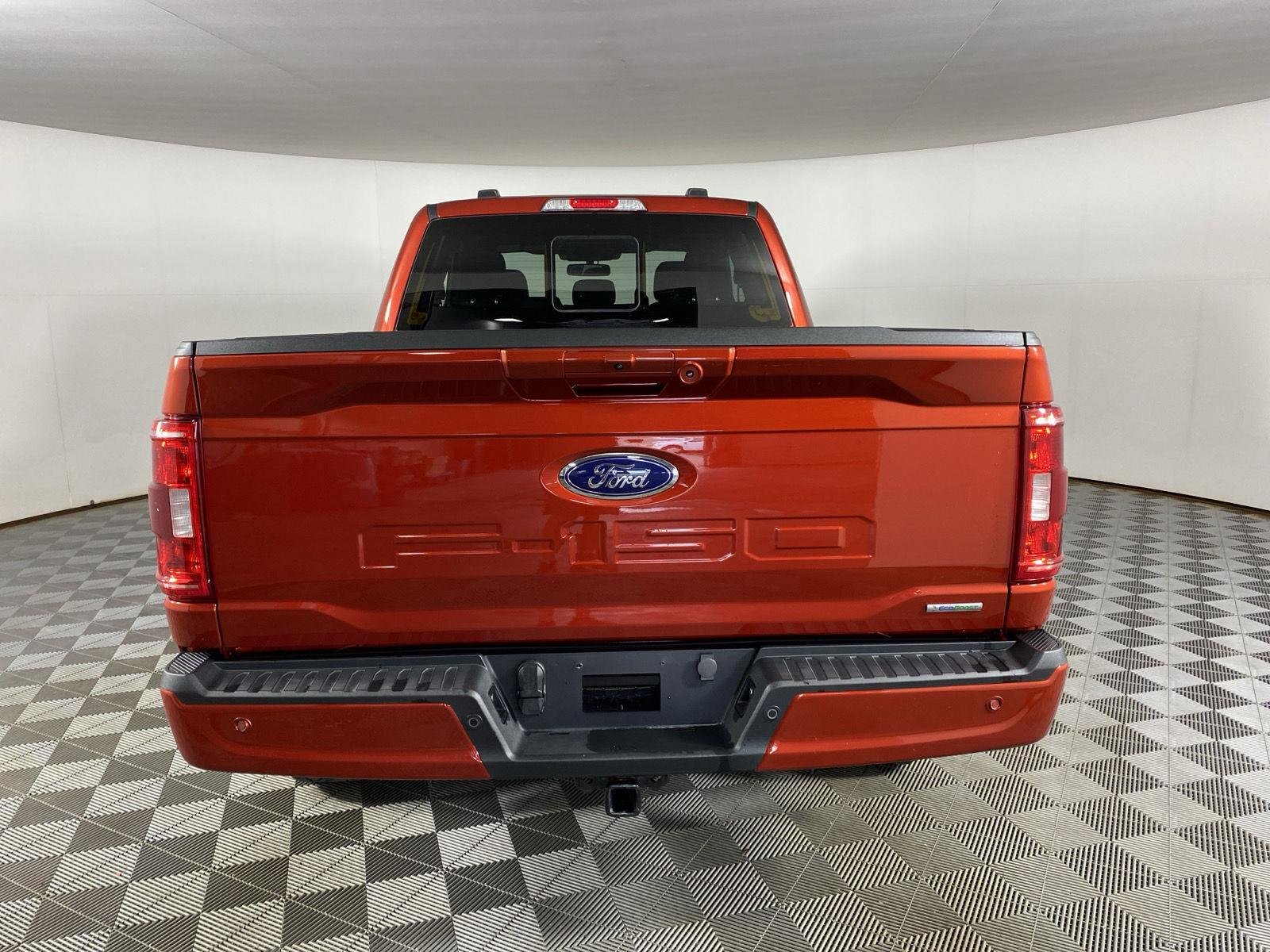 Used 2023 Hot Pepper Red Tinted Clearcoat Ford XLT image 6