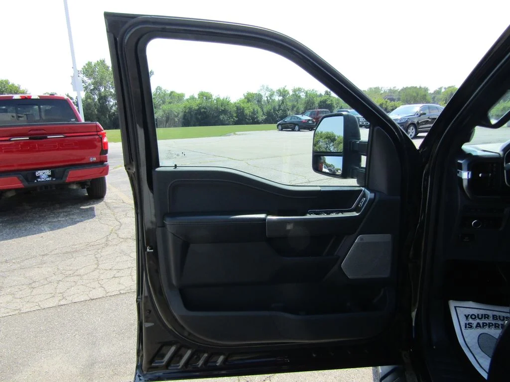 Used 2023 Agate Black Metallic Ford XLT image 17