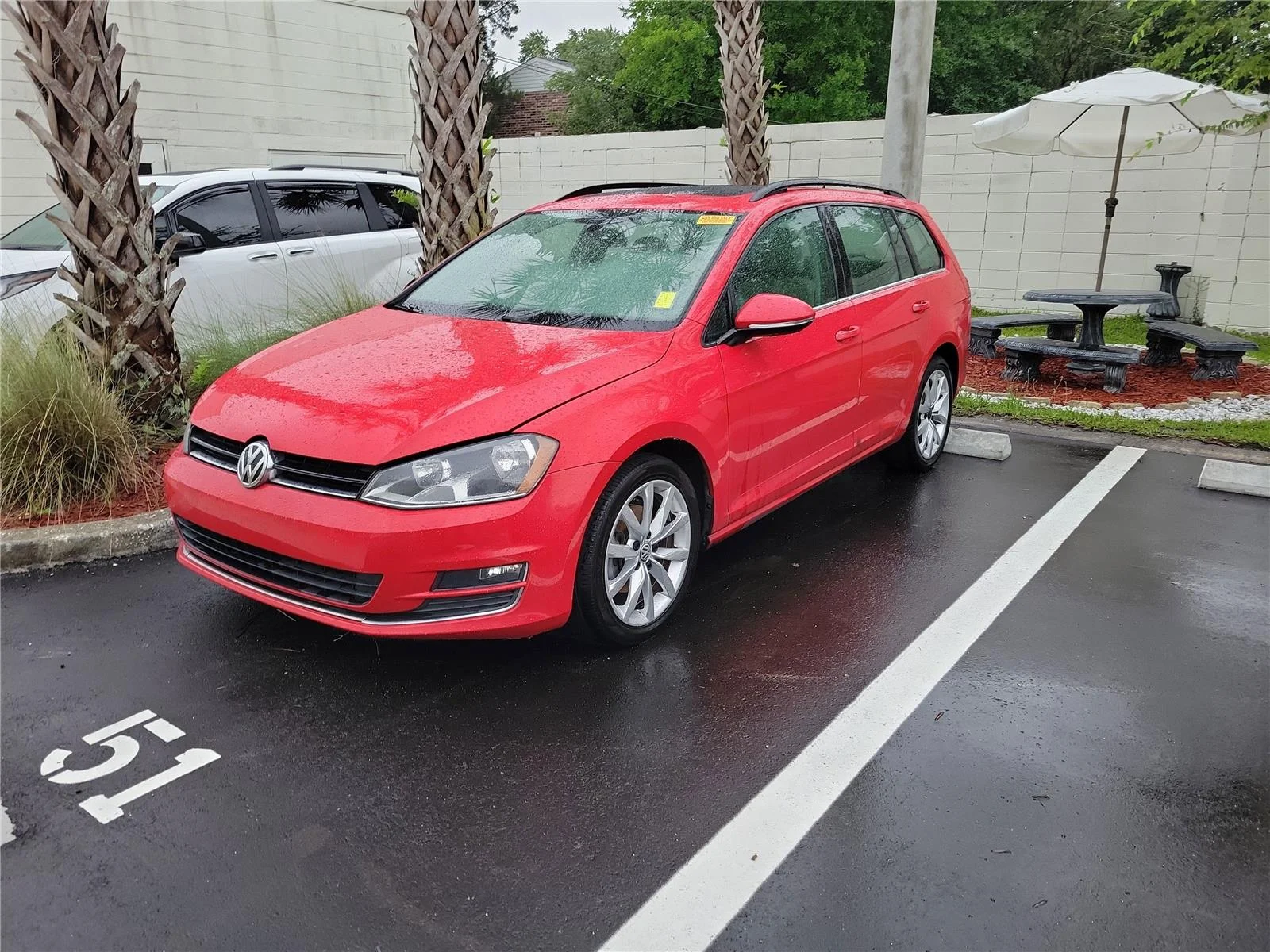 2016 Volkswagen Golf SportWagen TSI SE's photo