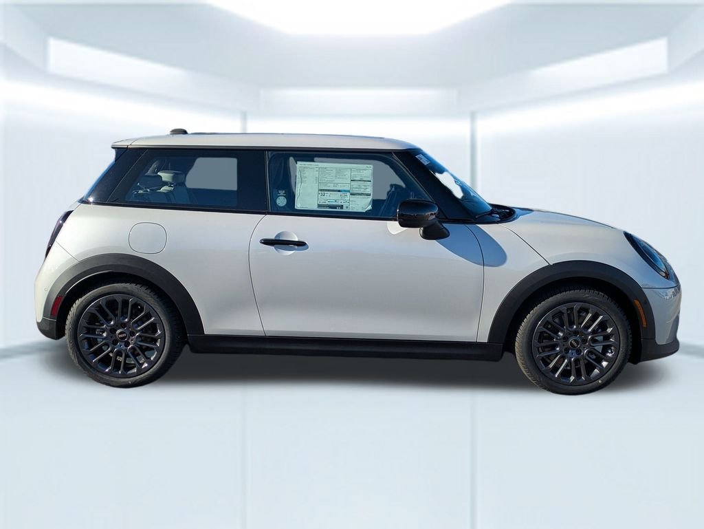 New 2026 White Metallic MINI Signature Plus image 6