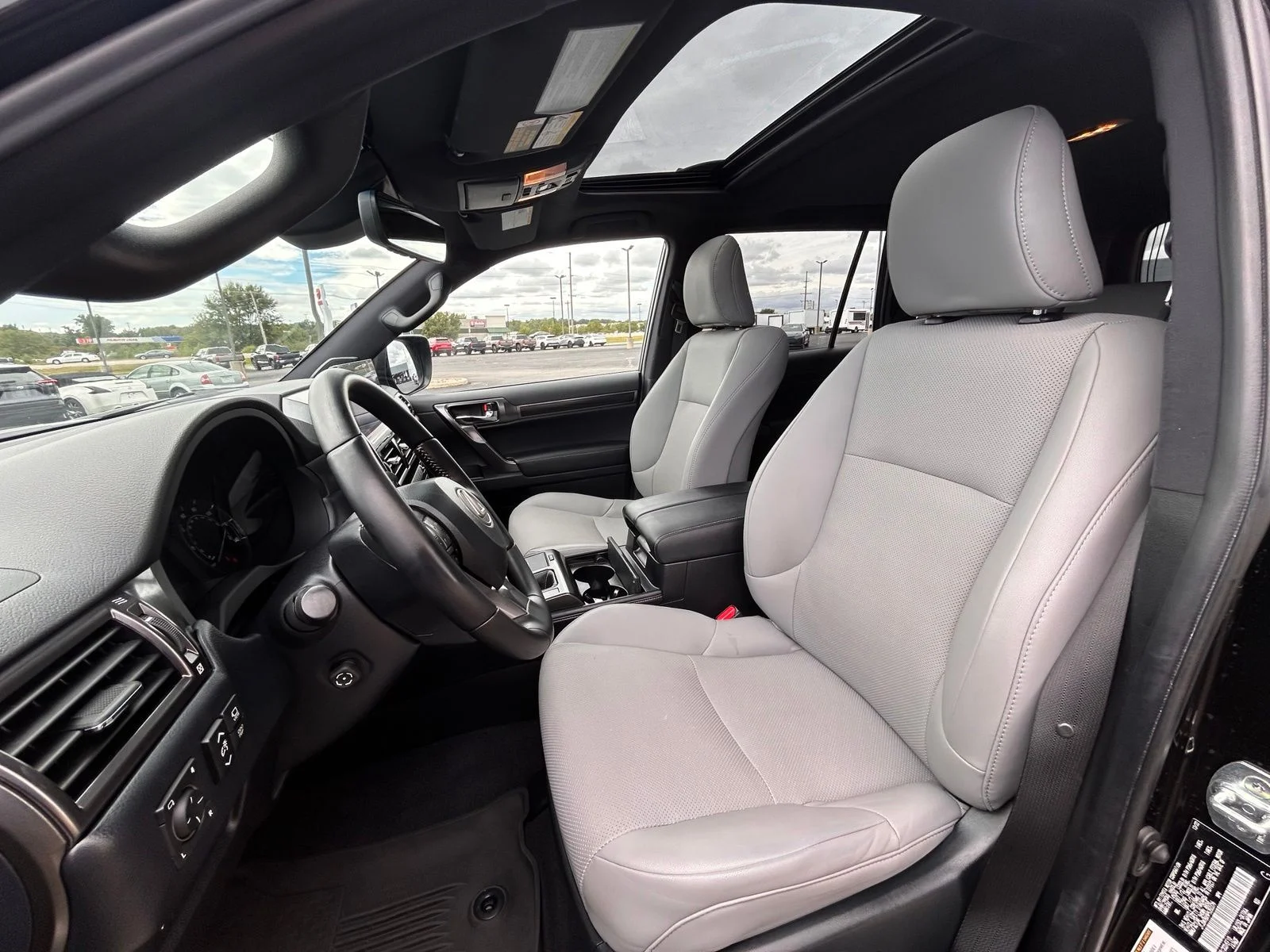 Used 2023 Black Lexus 460 image 8