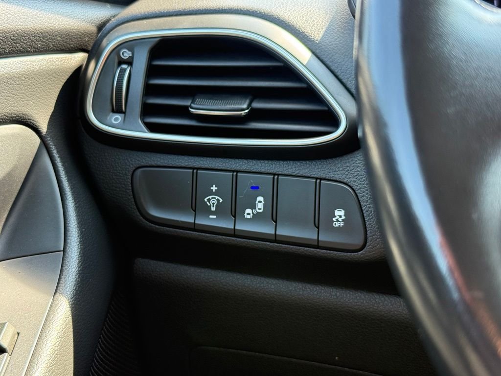 Used 2018 Summit Gray Hyundai Base image 12