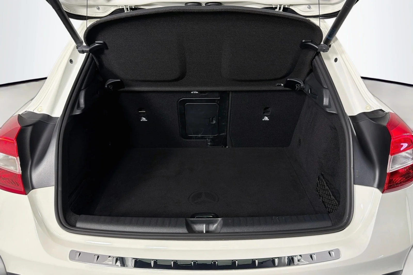 Used 2018 Cirrus White Mercedes-Benz 250 image 22