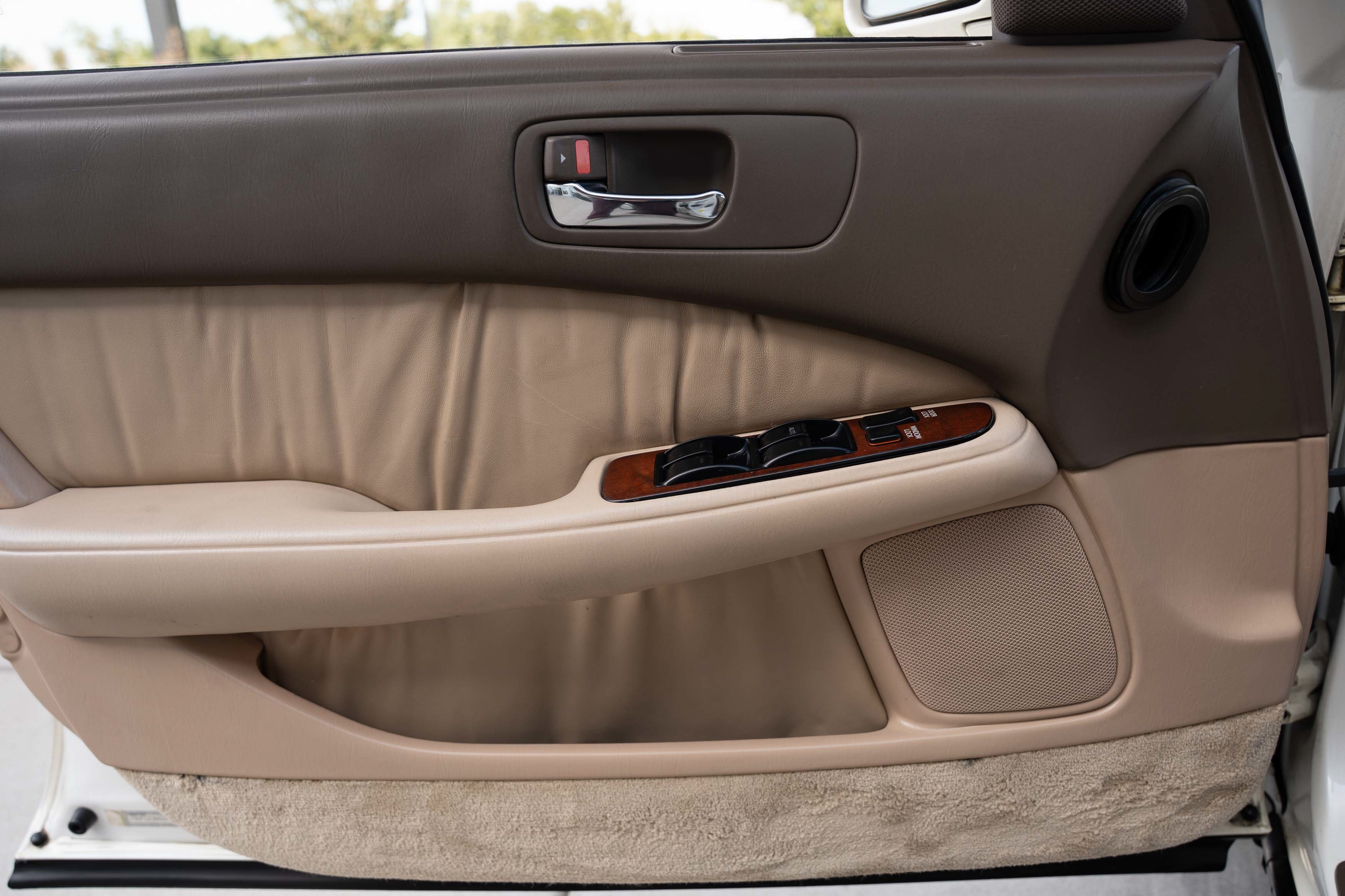 Used 1992 White Lexus 400 image 16