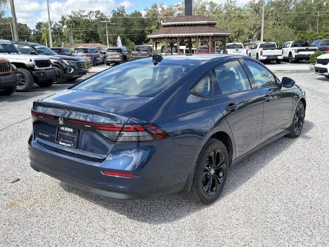 Used 2025  Honda SE image 4