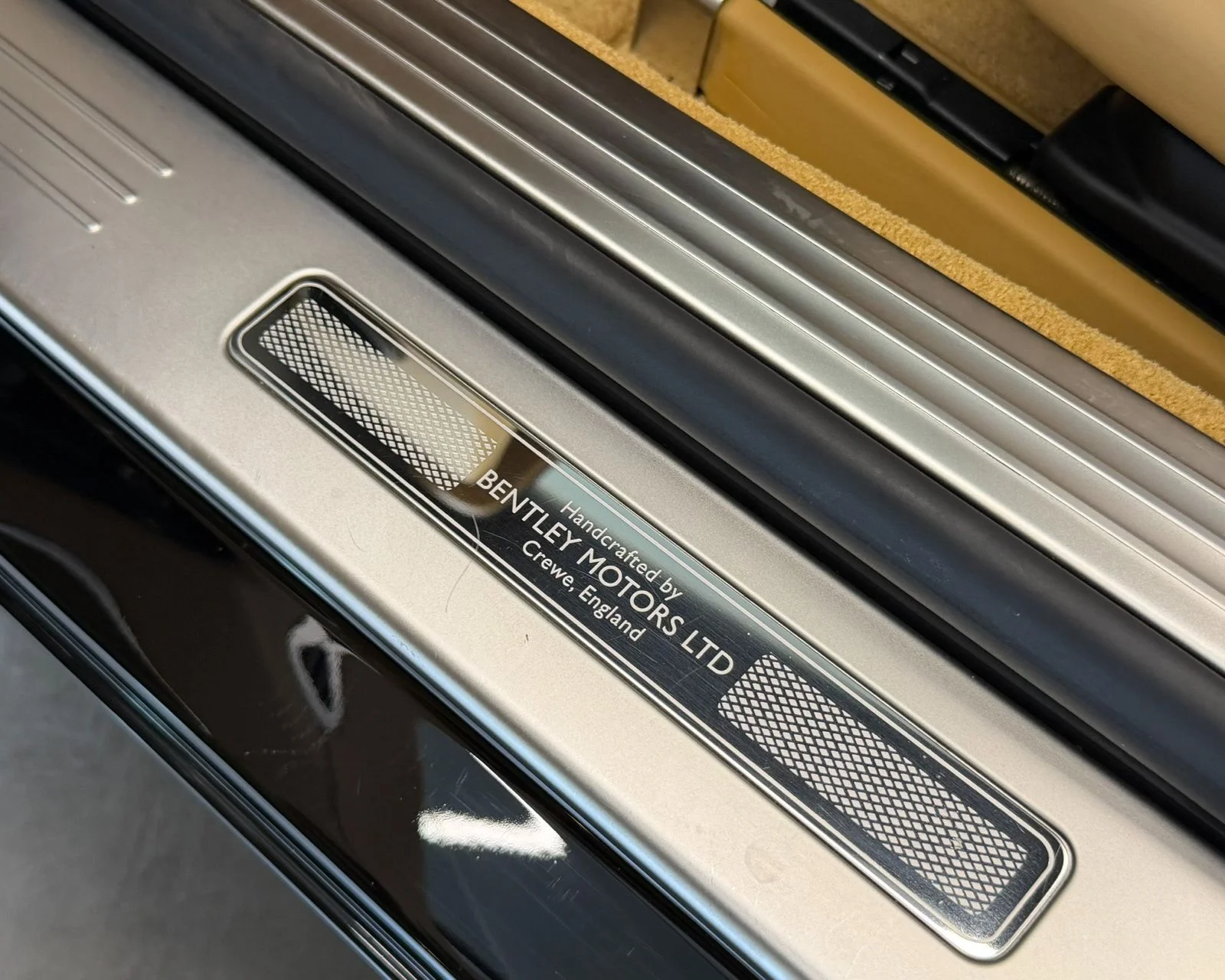 Used 2014 Black Bentley Base image 15