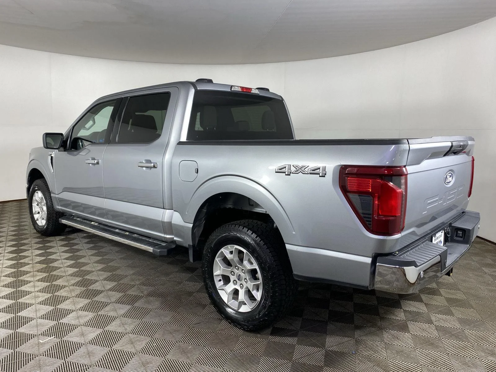 Used 2025 Iconic Silver Ford XLT image 5