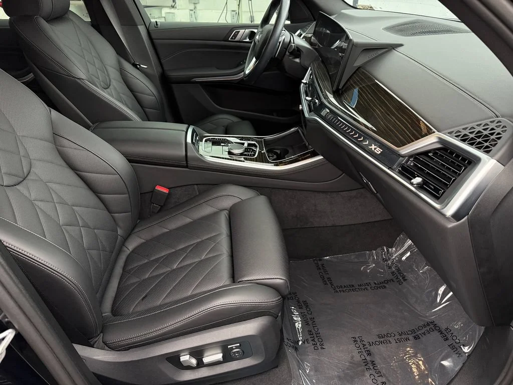 Used 2024  BMW sDrive40i image 16