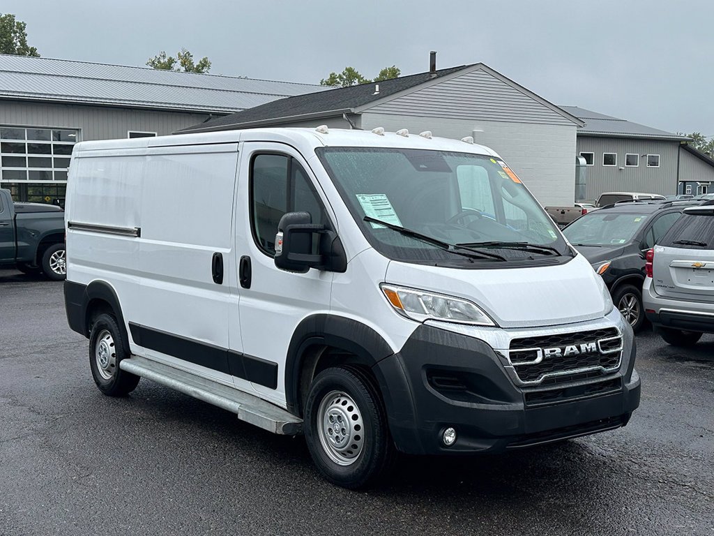Used 2025 White Ram Base image 36