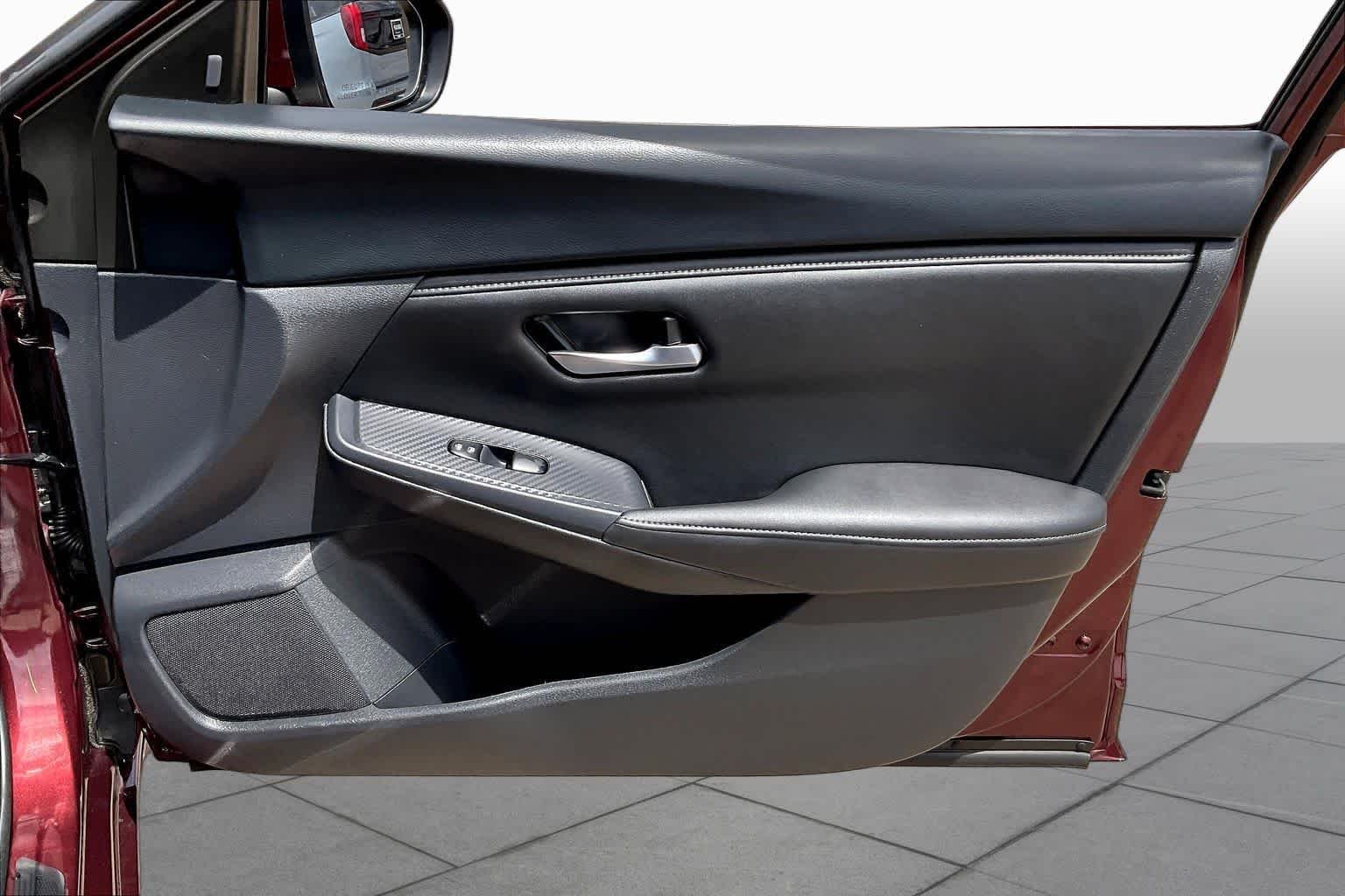 Used 2025 Rosewood Metallic Nissan SV image 21