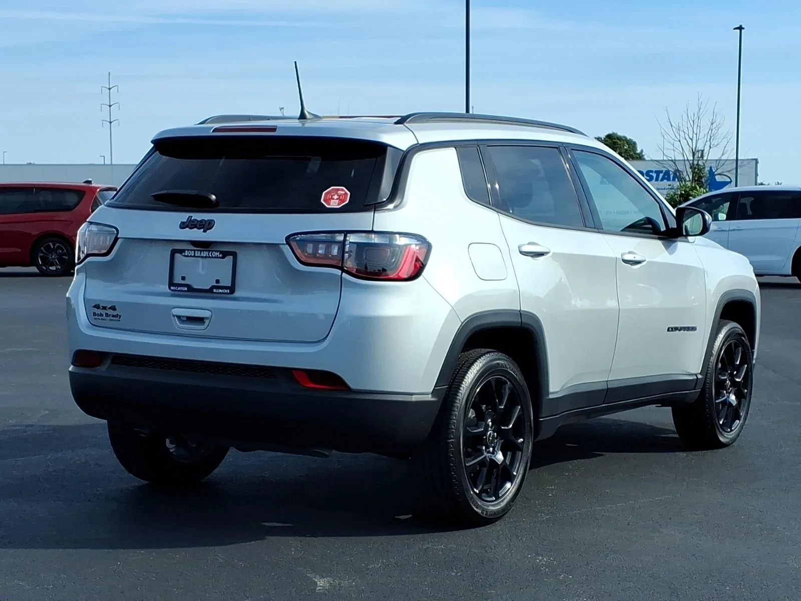 New 2026 Silver Zynith Metallic Clearcoat Jeep Latitude Altitude image 11