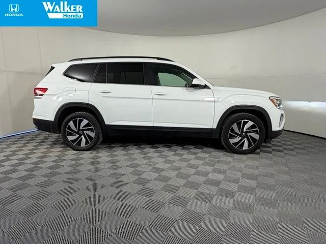 Used 2025 Pure White Volkswagen 2.0T SE w/Technology image 9
