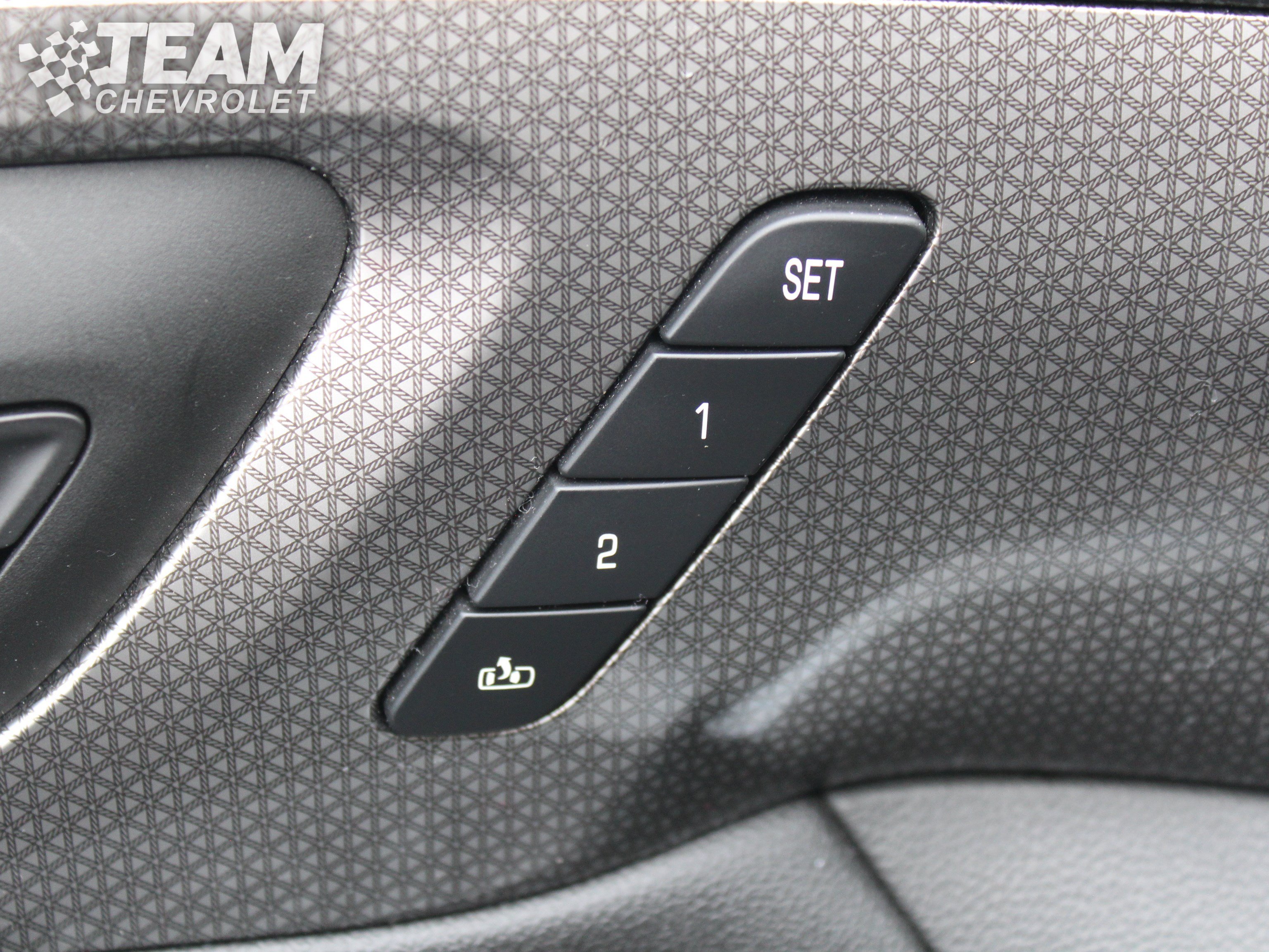 Used 2022 Iridescent Pearl Tricoat Chevrolet Premier image 23