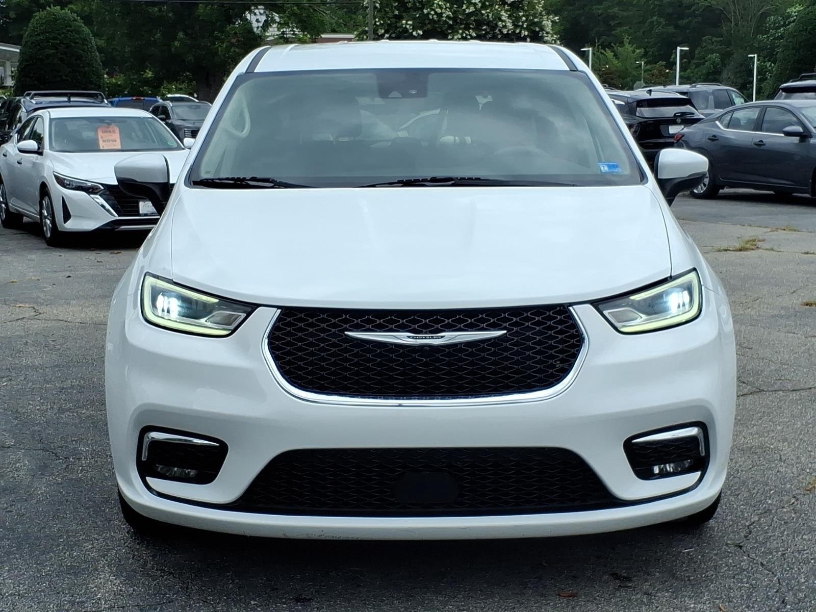 Used 2023 Bright White Clearcoat Chrysler Touring L image 2