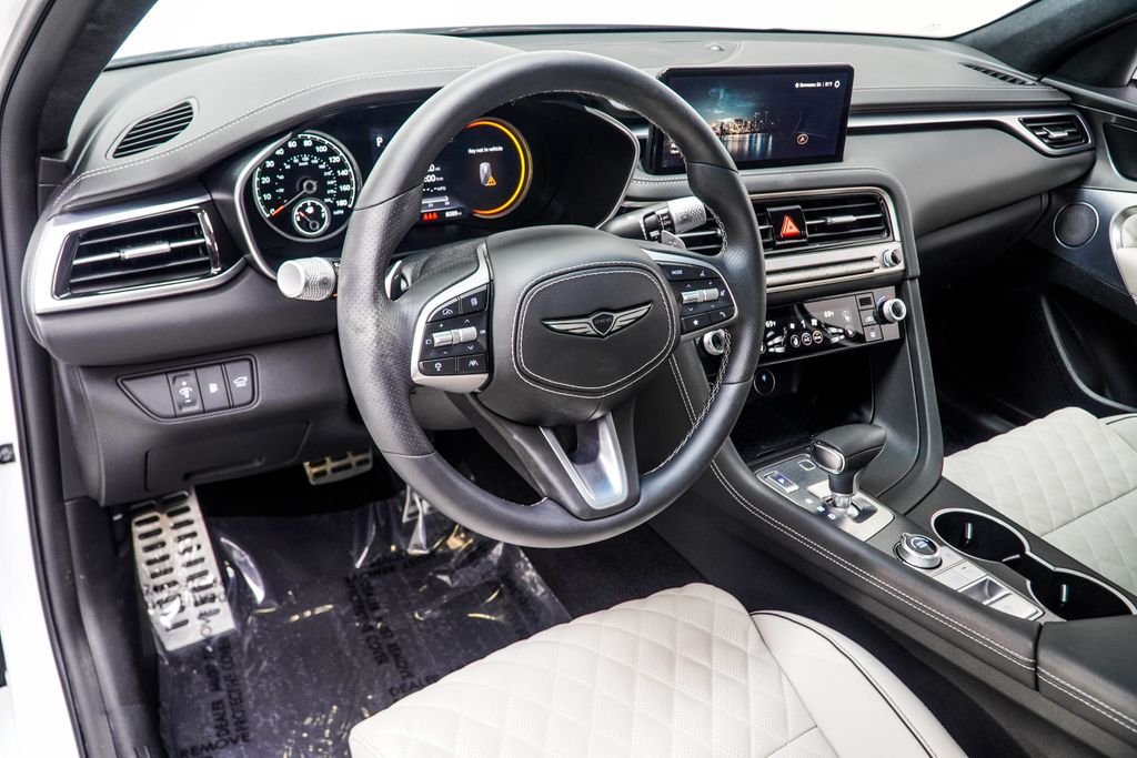 Used 2025 White Genesis 3.3T Sport Advanced image 20