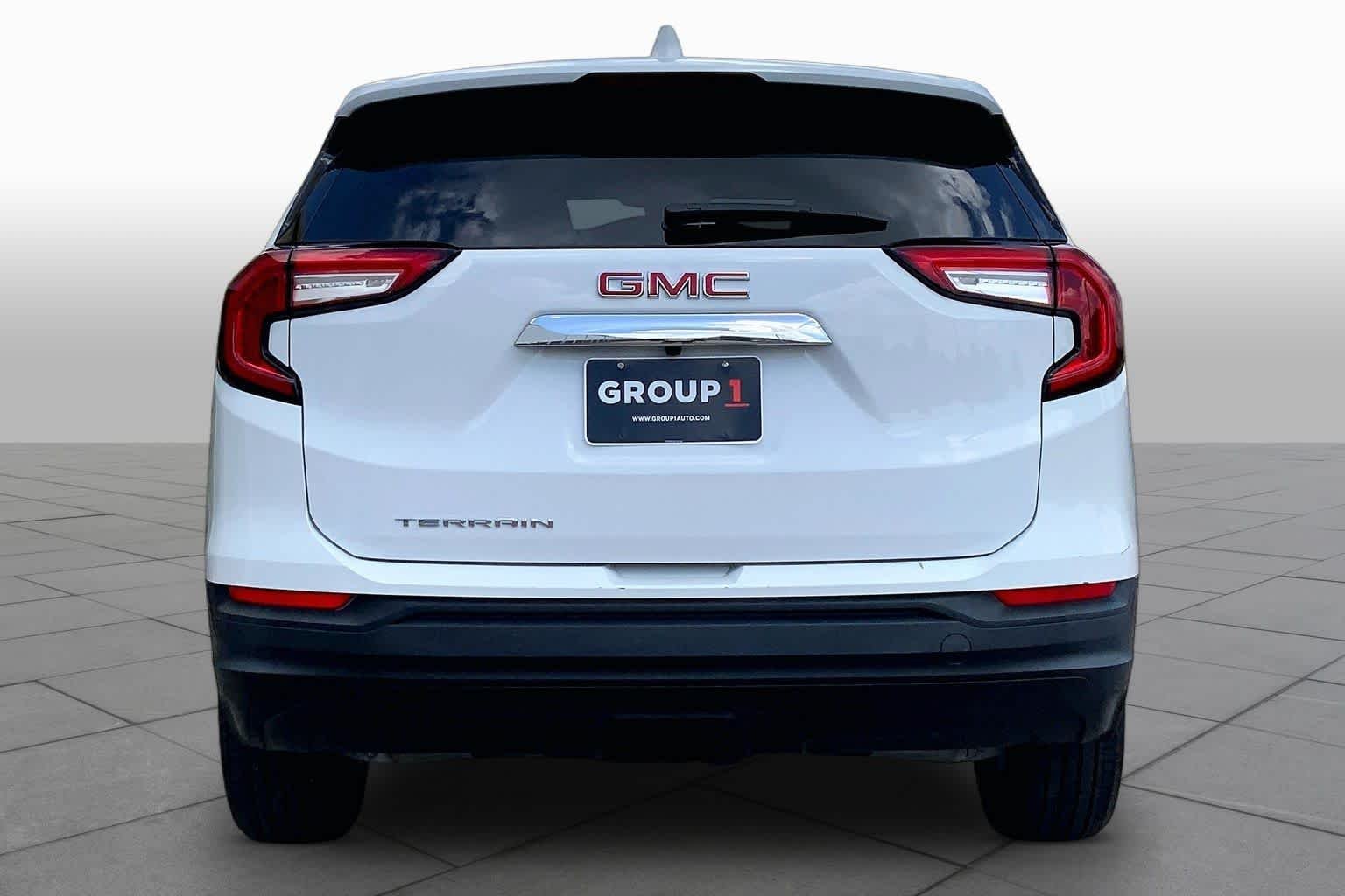 Used 2024 Summit White GMC SLE image 5