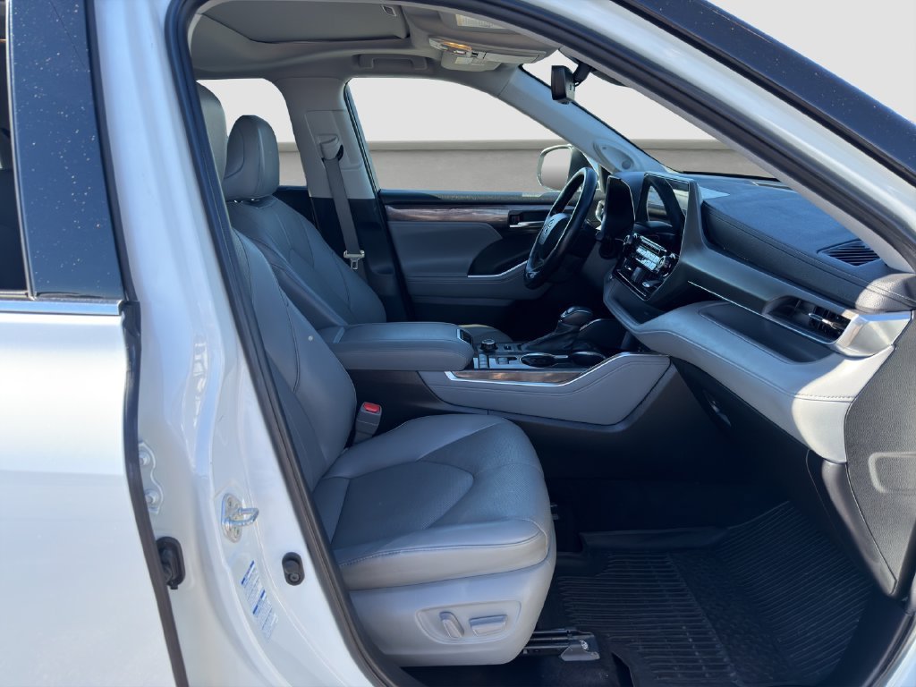 Used 2022 White Toyota Limited image 18