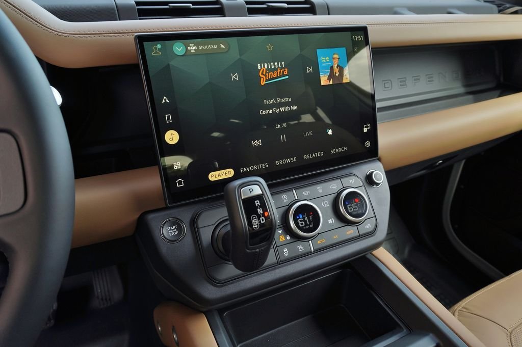 New 2026 Fuji White Land Rover X-Dynamic SE image 17