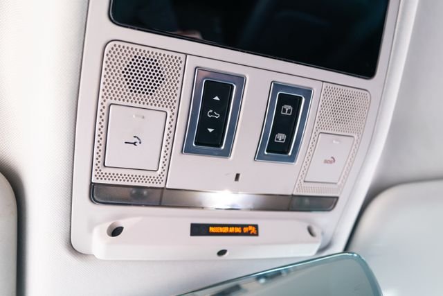 Used 2023 Silver Land Rover S image 31