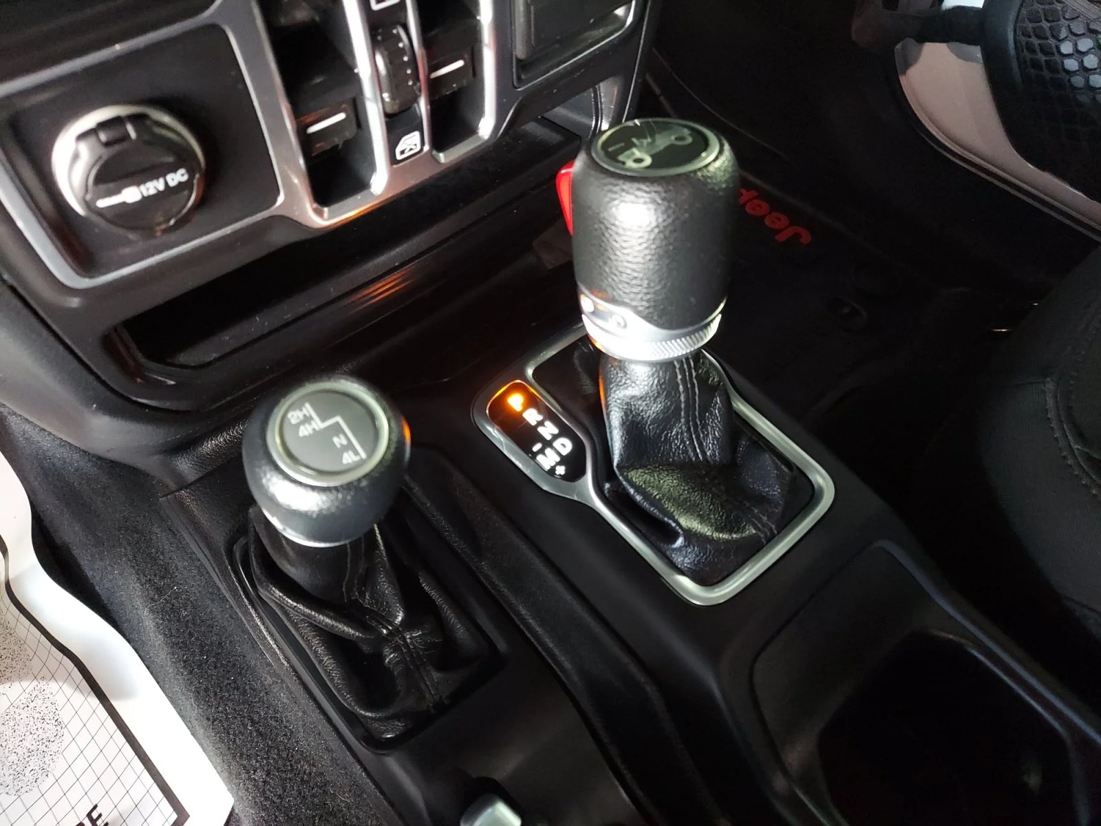 Used 2018 Bright White Clearcoat Jeep Sport S image 21