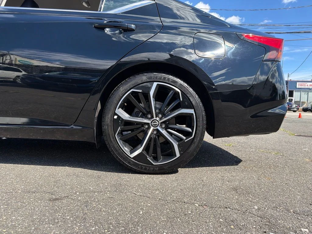 Used 2024 Black Nissan 2.5 SR image 7