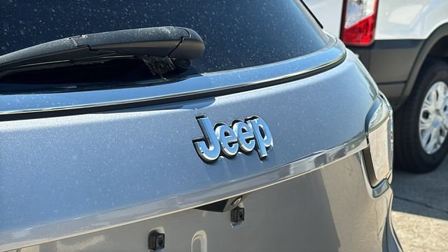 Certified Used 2022 Silver Jeep Limited image 11
