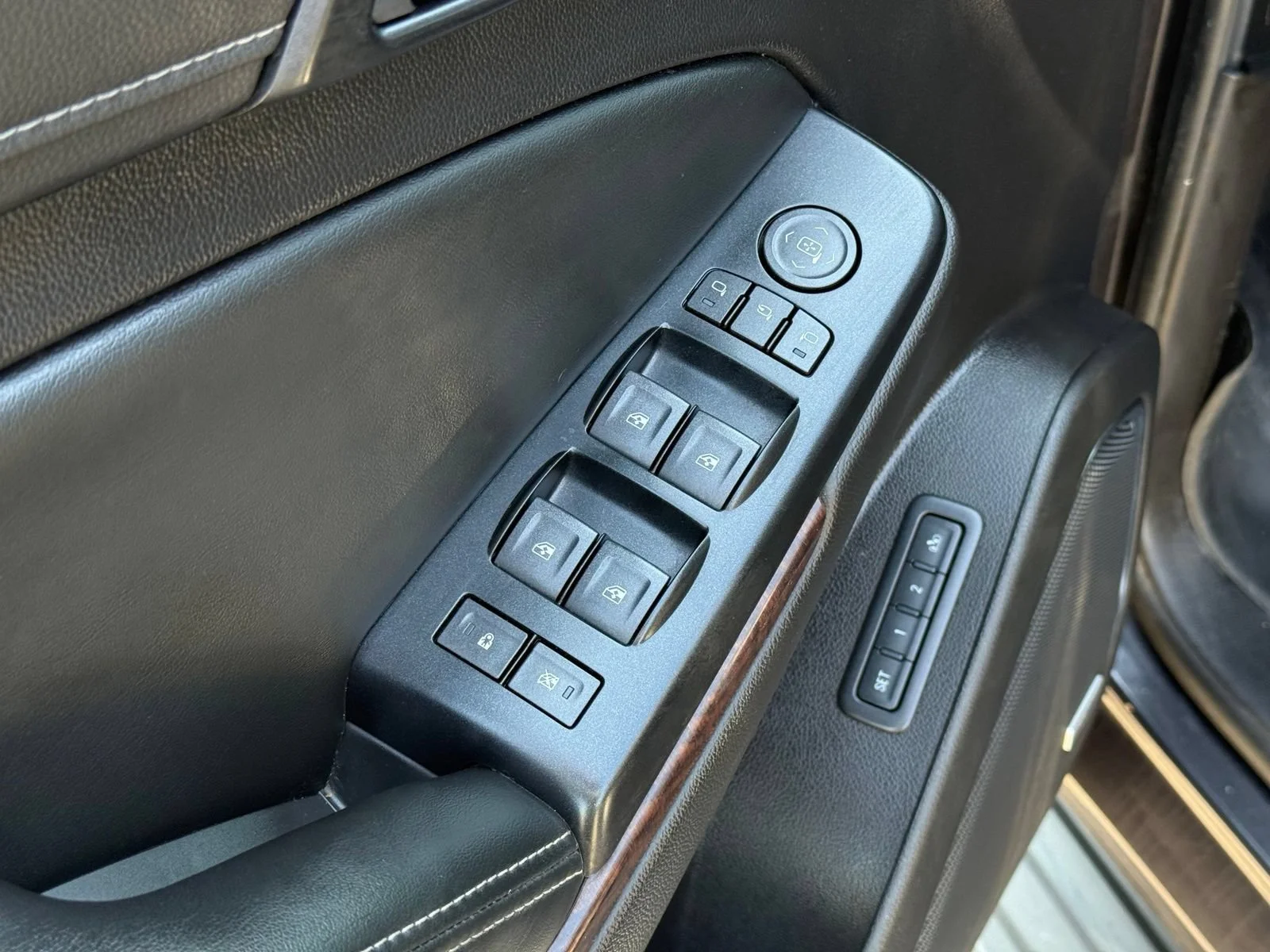 Used 2015 IRIDIUM METALLIC GMC SLT image 15