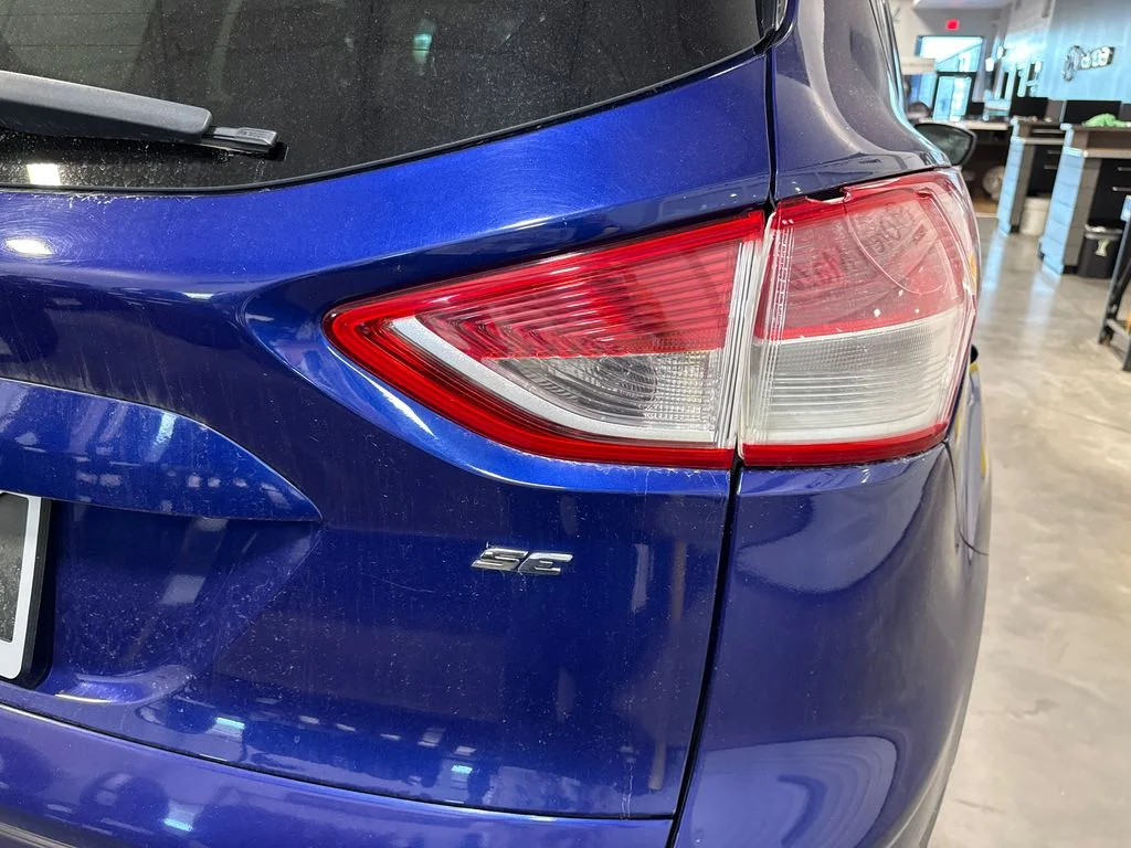 Used 2016 Blue Ford SE image 12