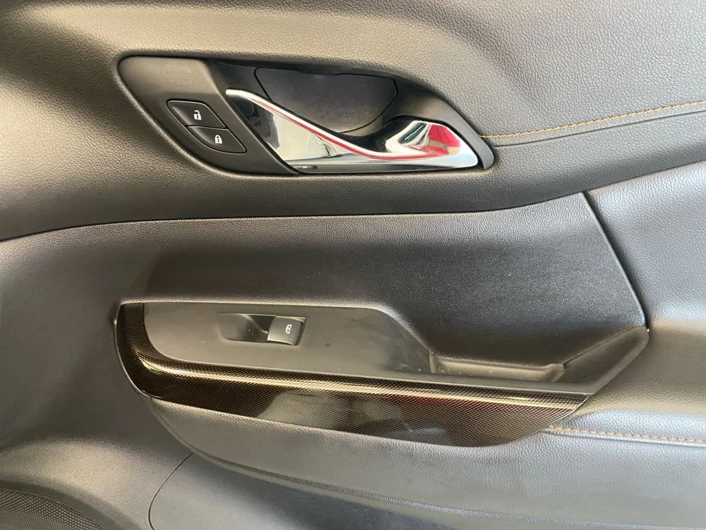 Used 2023 White GMC AT4 image 15