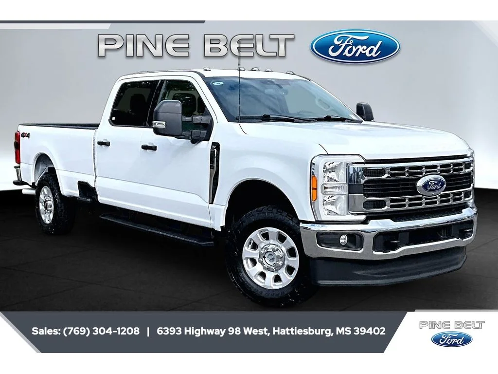 Used 2023 Oxford White Ford XLT image 1