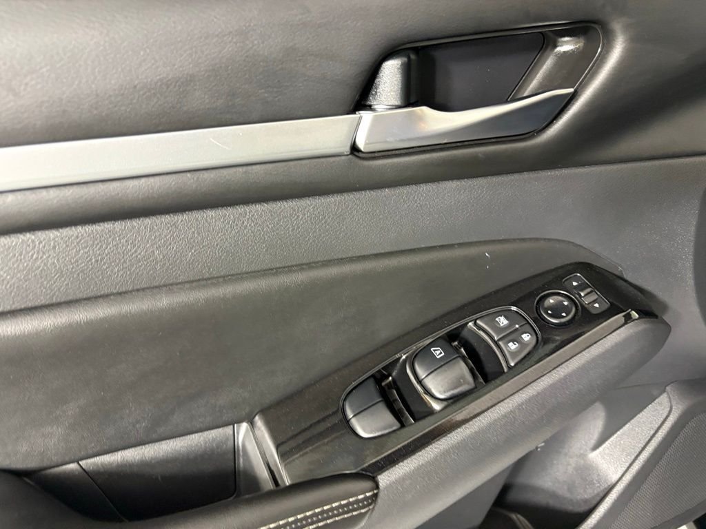 Used 2023 Black Nissan 2.5 SV image 20