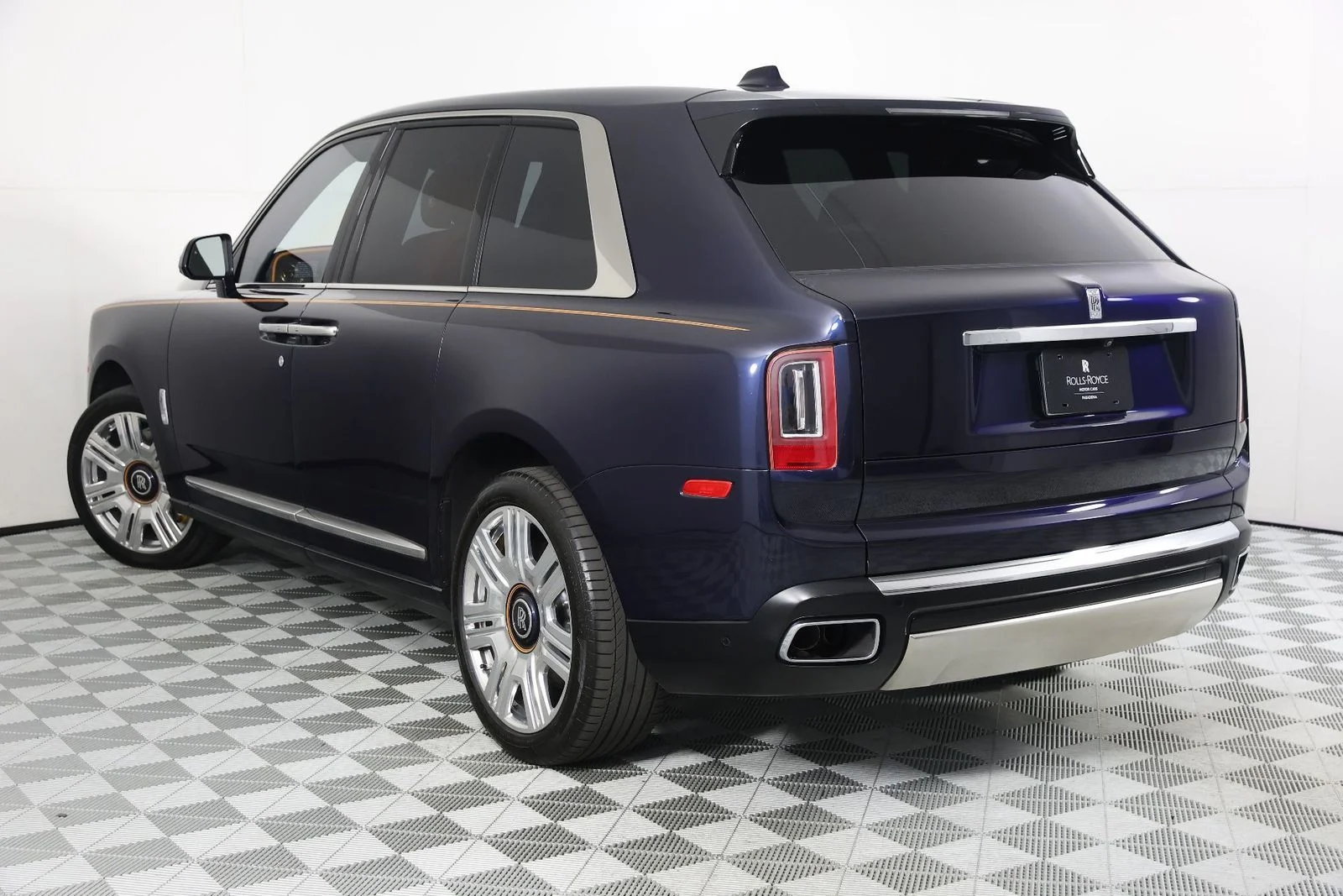 Certified Used 2022 Midnight Rolls-Royce  image 3