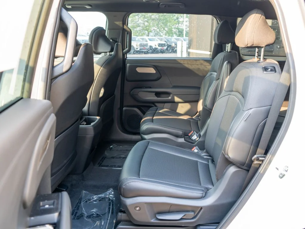 New 2027 Glacial White Pearl Kia S image 14