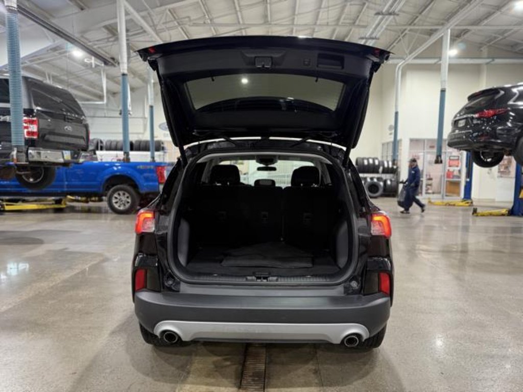 Used 2022 Agate Black Ford SE image 5