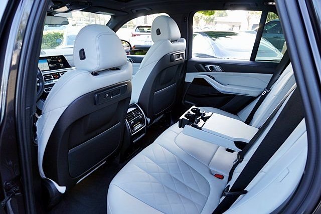 Used 2023 Gray BMW xDrive40i image 18