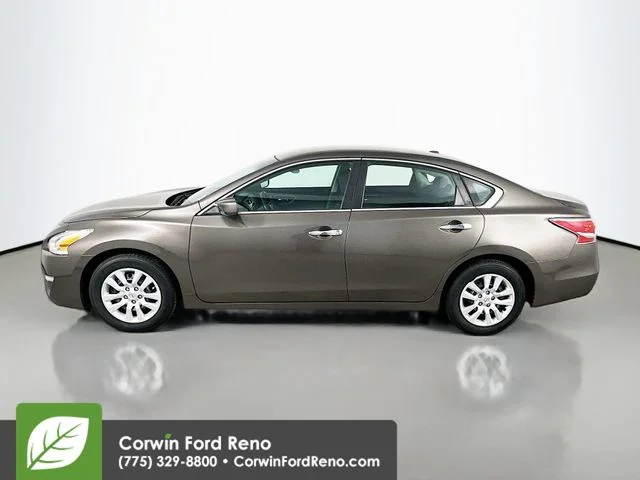 Used 2015 Java Metallic Nissan 2.5 S image 4