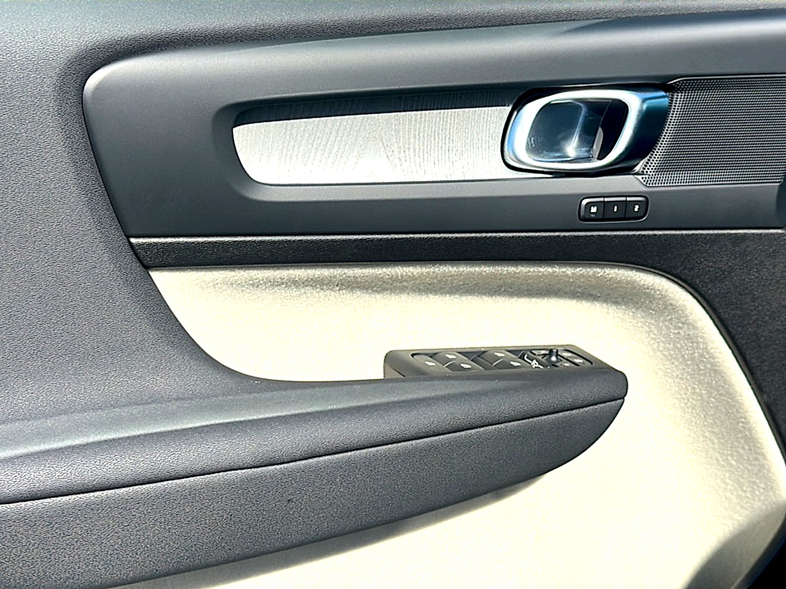 New 2026 Vapour Grey Volvo Plus image 14