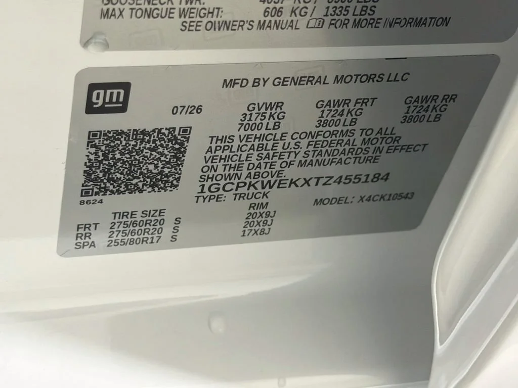 New 2026 Summit White Chevrolet RST image 27