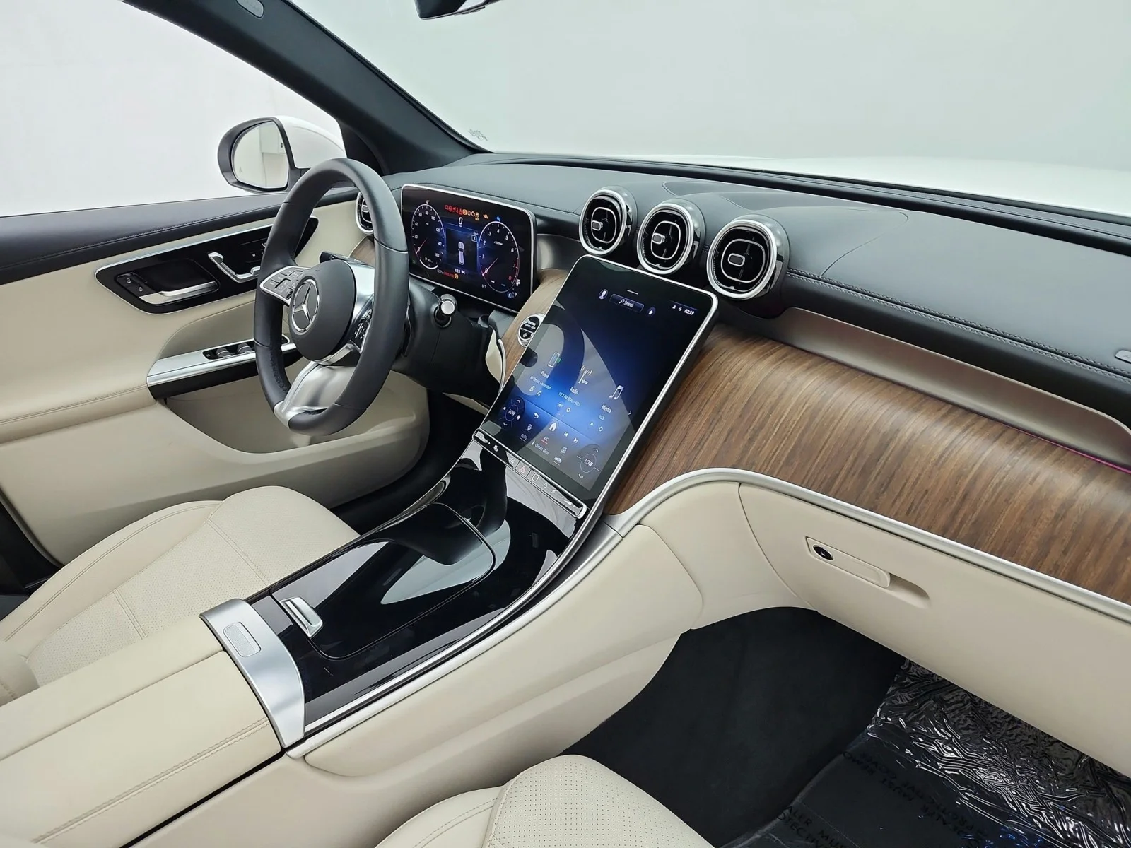 Certified Used 2024 Polar White Mercedes-Benz GLC 300 4MATIC® SUV image 21