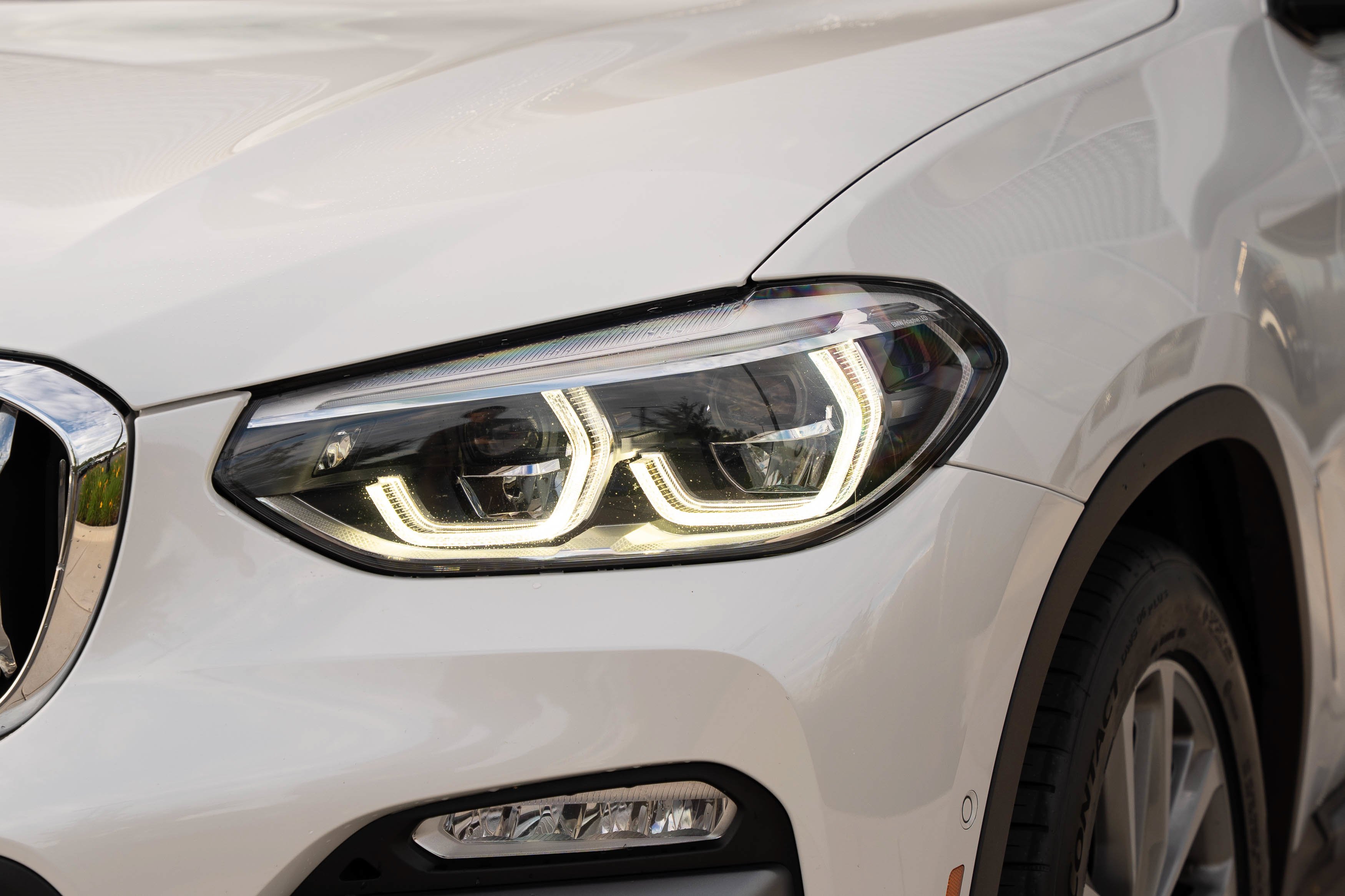 Used 2018 Mineral White Metallic BMW xDrive30i image 31