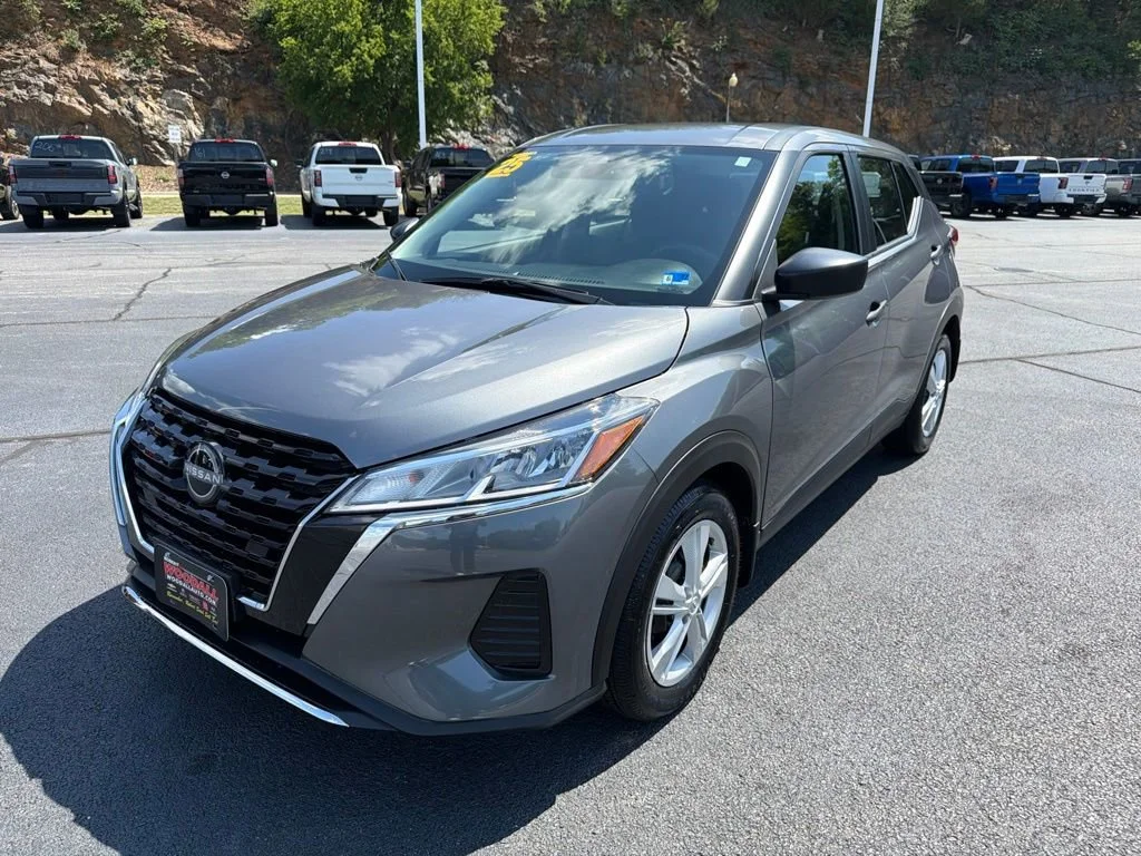 Used 2025 Gun Metall. Nissan S image 3