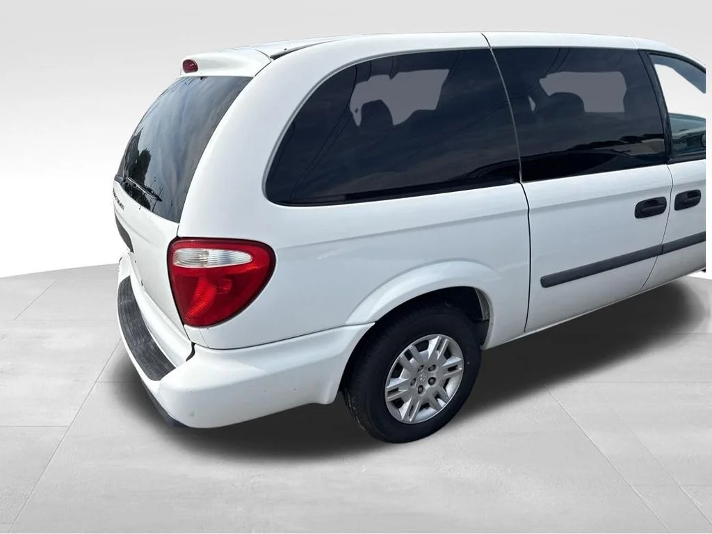 Used 2007 White Dodge SE image 2